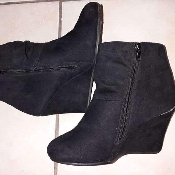 Black swede wedge heels, size 6.5 - Picture 1 of 7